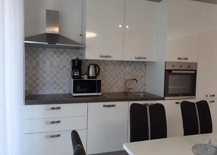 Appartamento Mila With Whirlpool Malinska