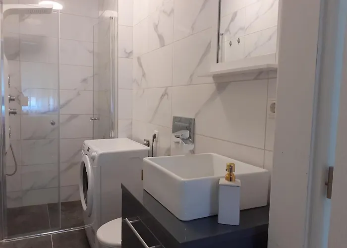 Mila With Whirlpool Apartment Malinska
