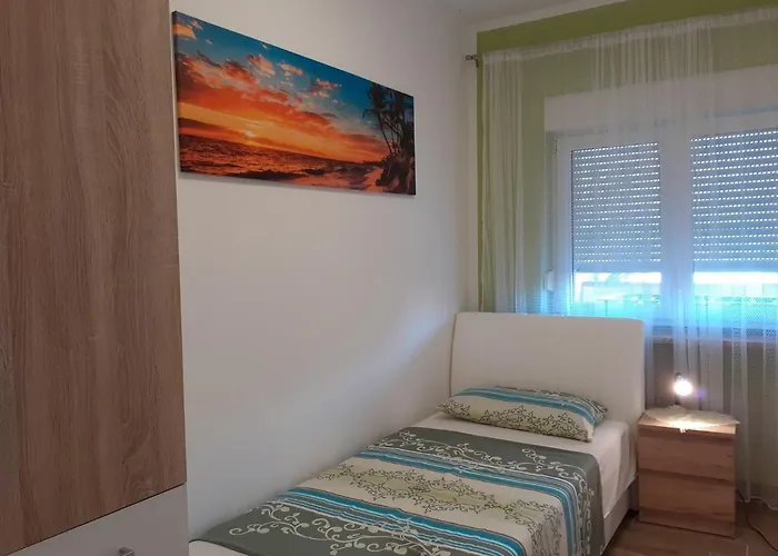Mila With Whirlpool Apartment Malinska