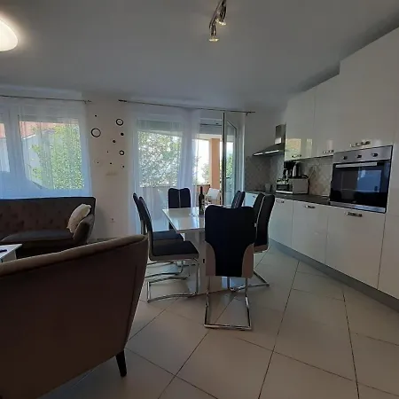 Mila With Whirlpool Apartment