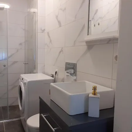 Mila With Whirlpool Apartment Malinska